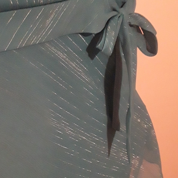 Top - Picture 2 of 2